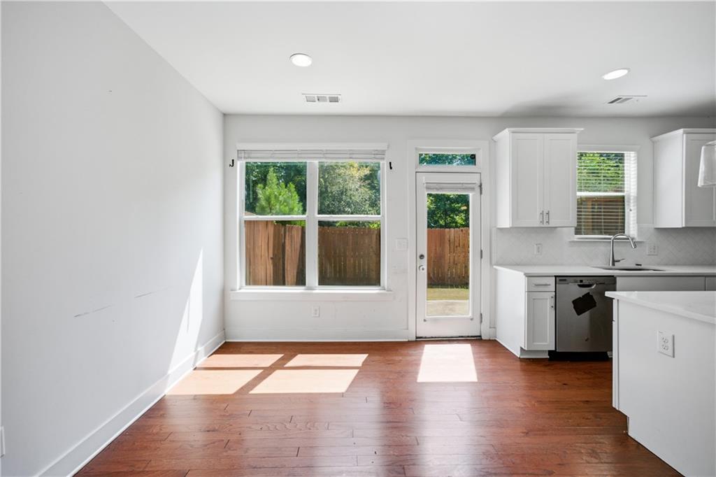 5825 Radford Loop Property Photo 9