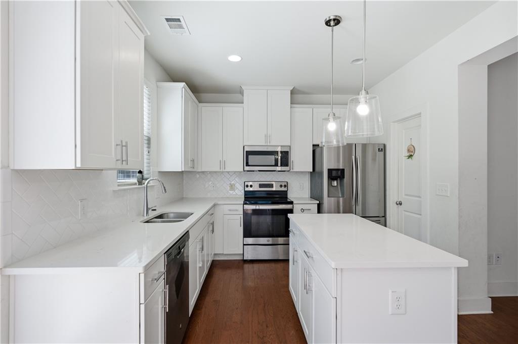 5825 Radford Loop Property Photo 11