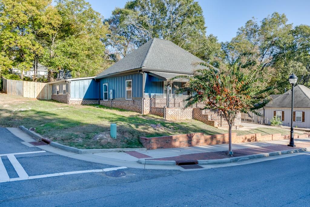 4615 S Lee Street Property Photo 3