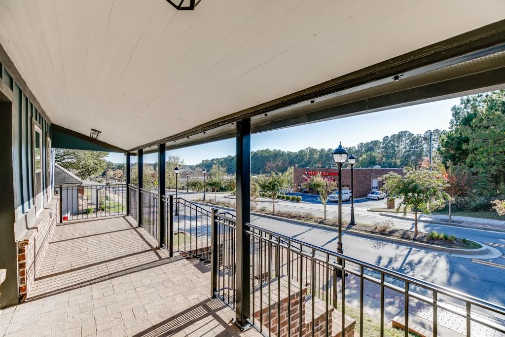 4615 S Lee Street Property Photo 4