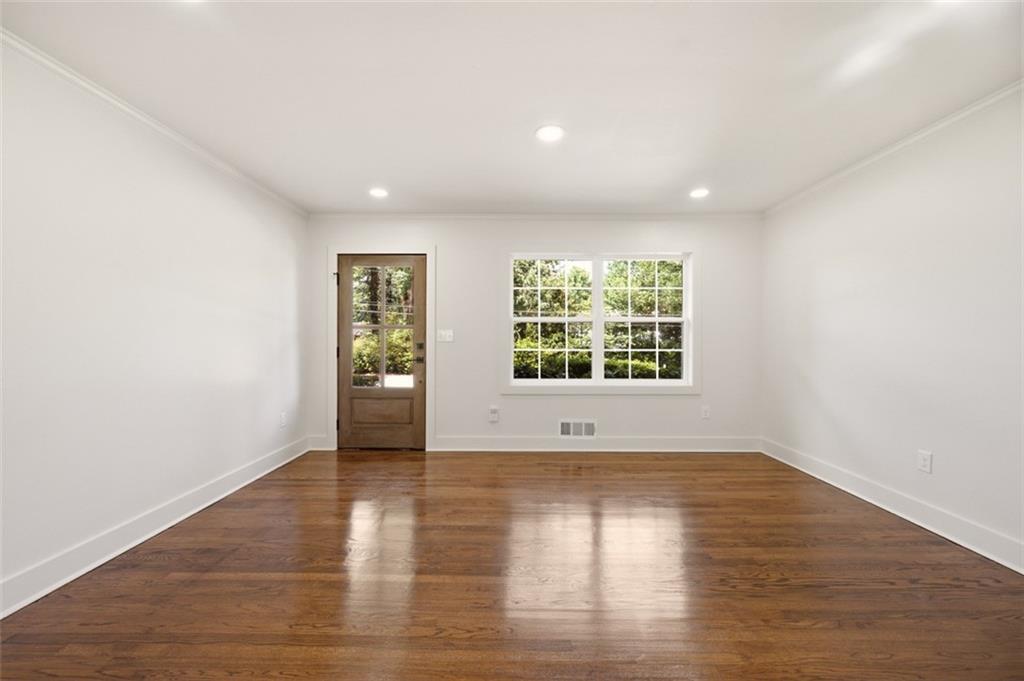 215 Valley Drive Property Photo 6