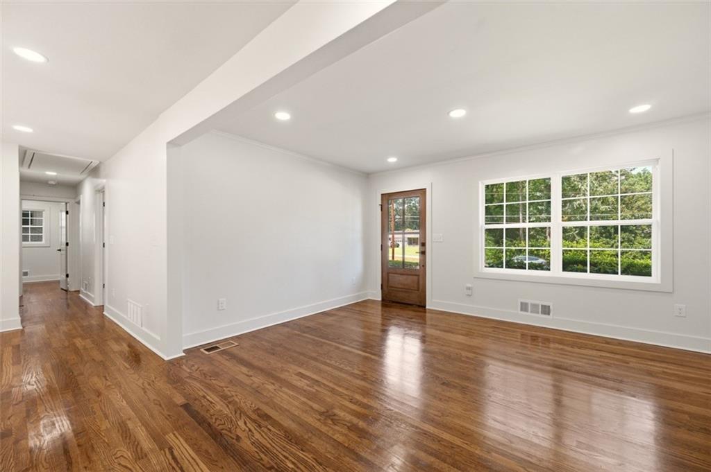 215 Valley Drive Property Photo 7