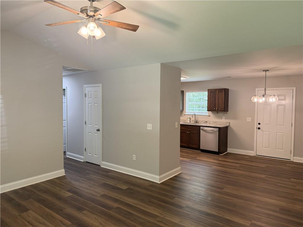 4411 Whitmire Circle Property Photo 8
