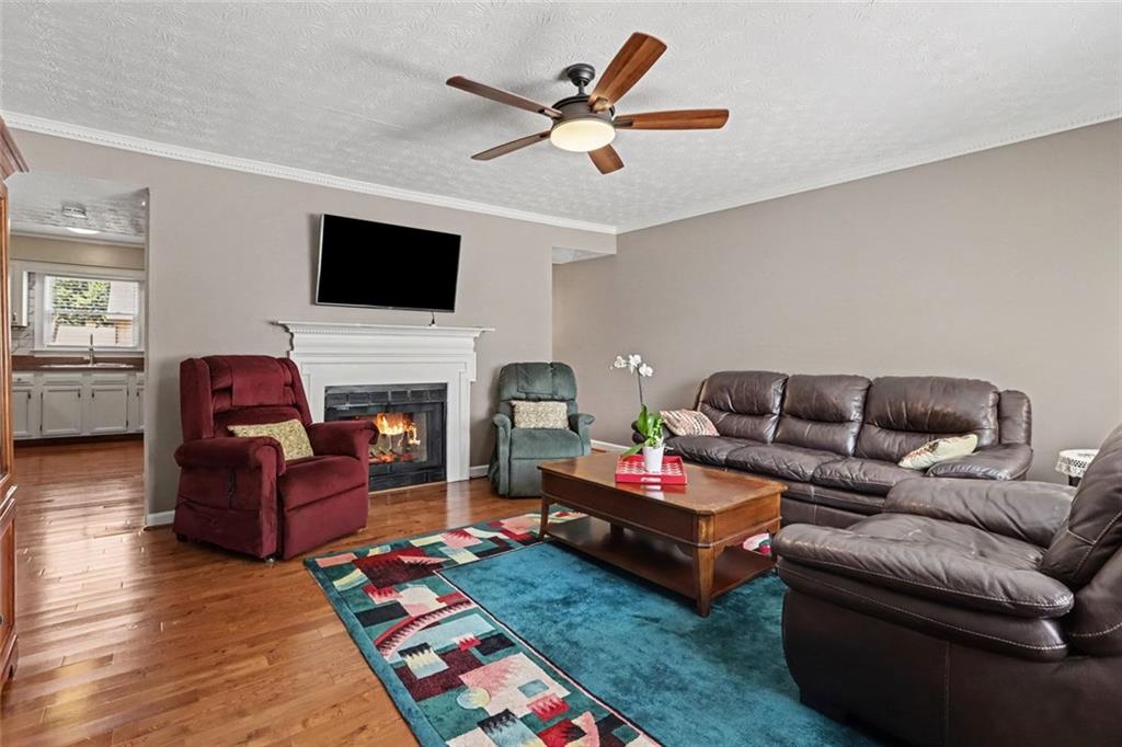 6139 Winfield Court Property Photo 7