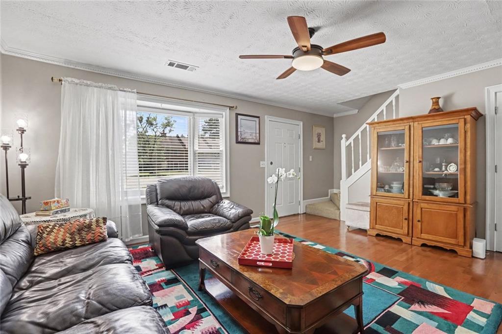6139 Winfield Court Property Photo 8