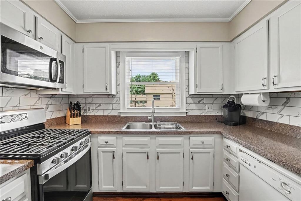6139 Winfield Court Property Photo 11