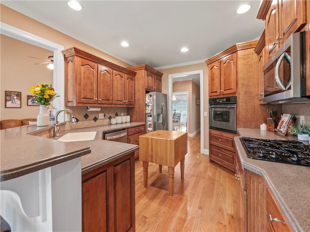 100 Cole Point Property Photo 12