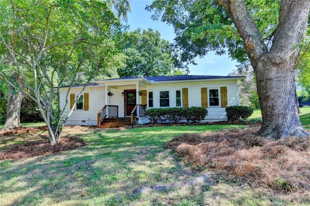 107 Lakeshore Circle Property Photo 1
