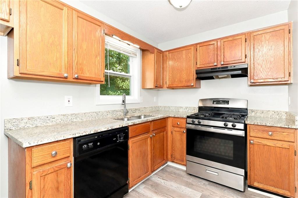 229 Hampton Drive Property Photo 3
