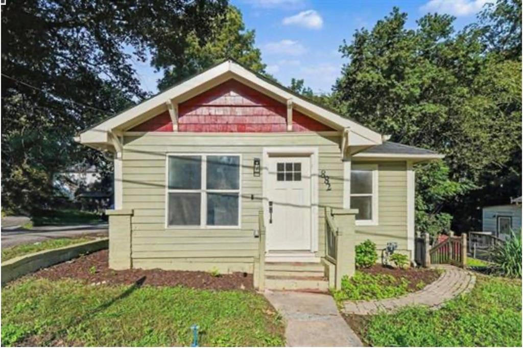 882 Hall Street Property Photo 1