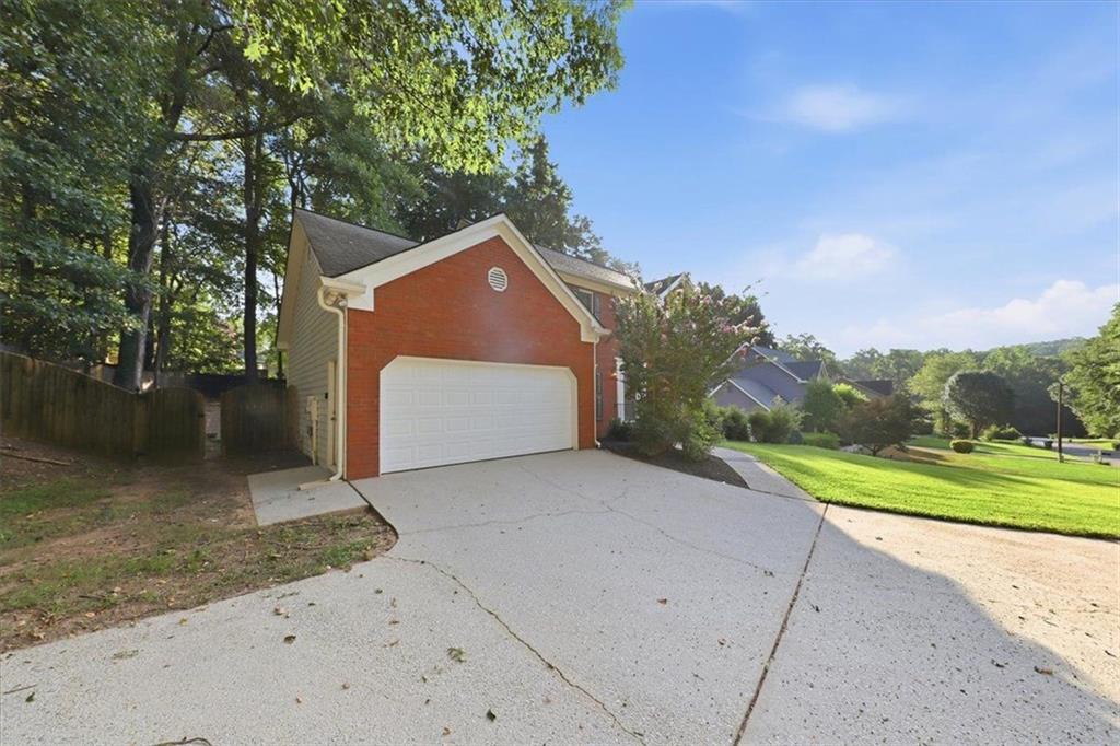 245 St Martins Drive Se Property Photo 2