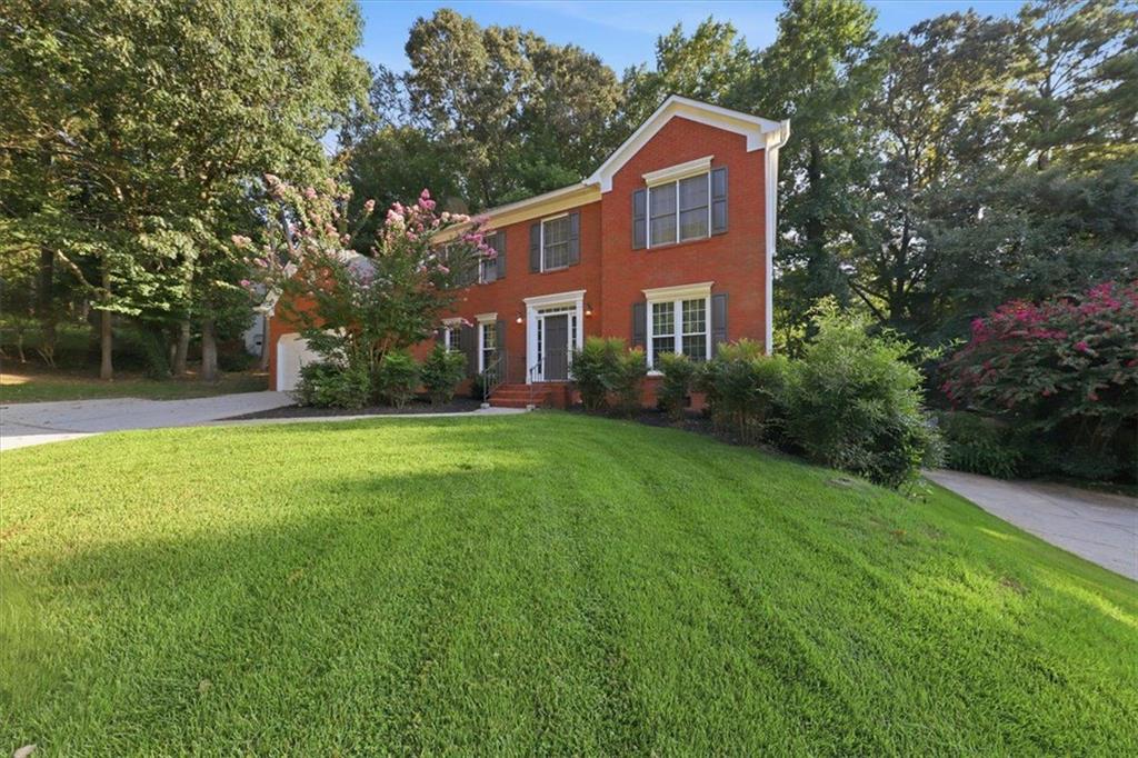 245 St Martins Drive Se Property Photo 3
