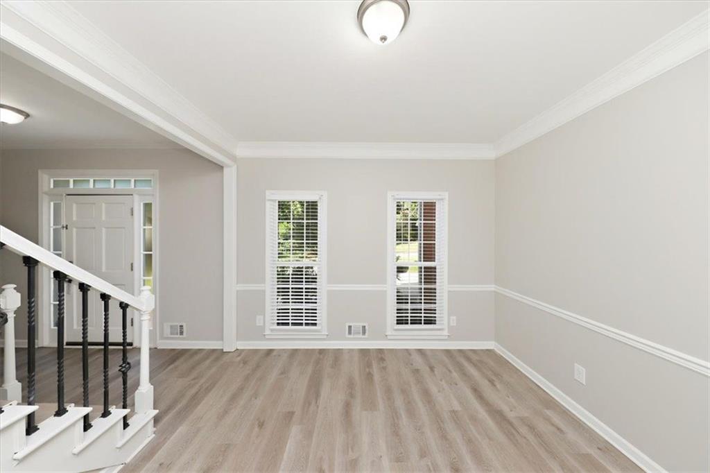 245 St Martins Drive Se Property Photo 8