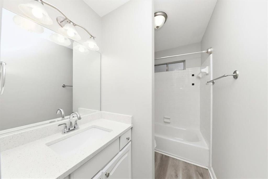 245 St Martins Drive Se Property Photo 24