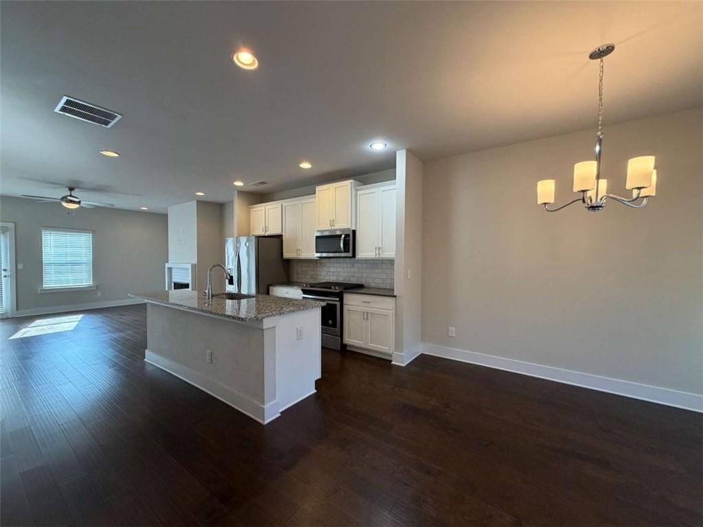 3782 Oxford Circle Property Photo 5