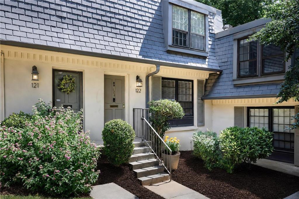 122 Woodmere Square NW Property Photo 1