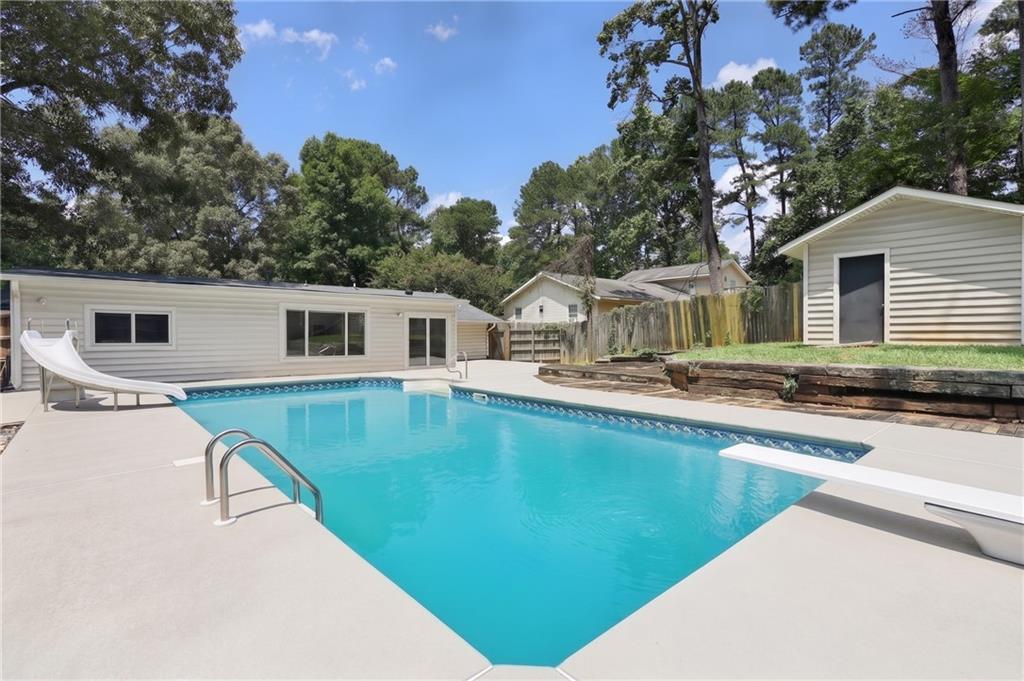 3733 Memorial Parkway Nw Property Photo 1