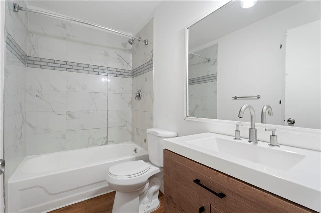 6390 Hawthorne Terrace Property Photo 10