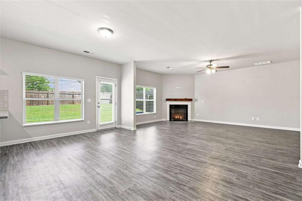 620 Emporia Loop Property Photo 8