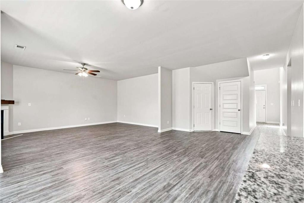 620 Emporia Loop Property Photo 9