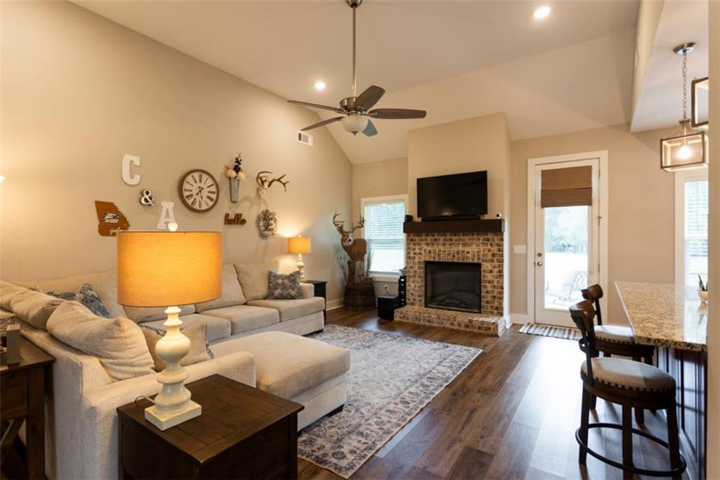 301 Savannah Drive Property Photo 4