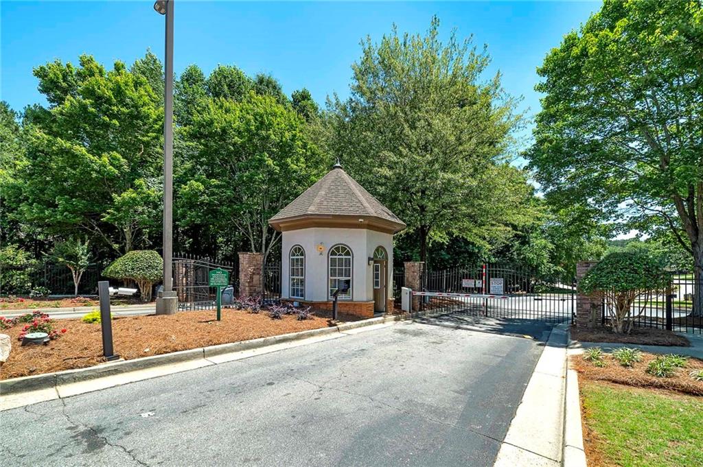 504 Bingham Drive Property Photo 4