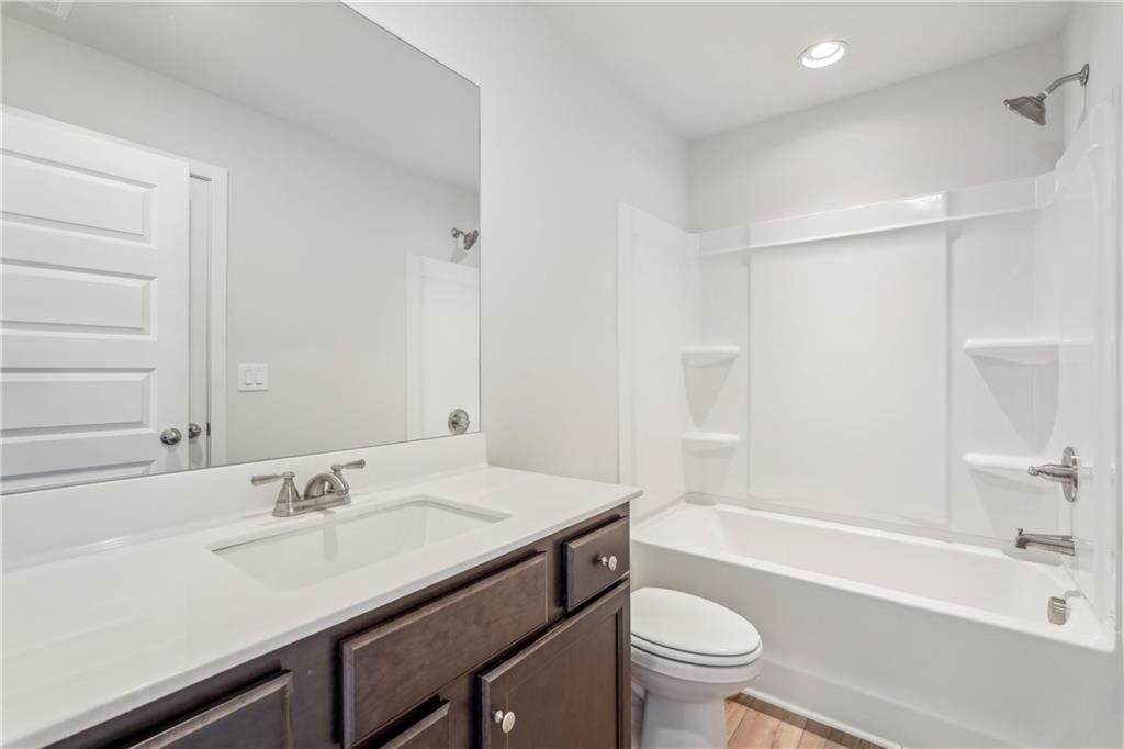 7824591 Property Photo 30