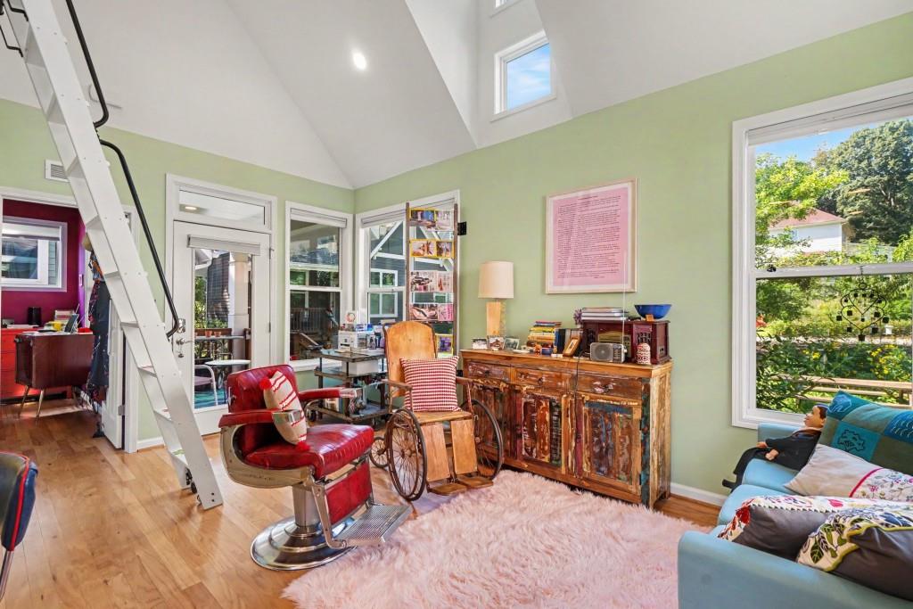 1178 Vaughan Street Property Photo 2