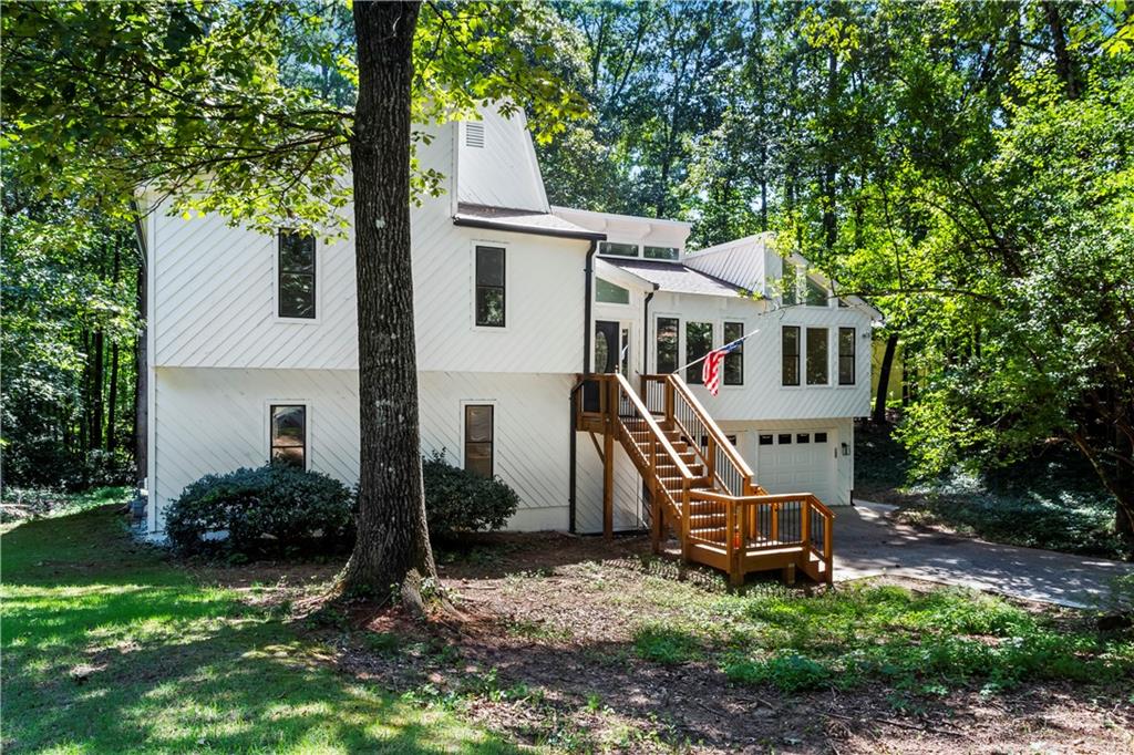2104 Mitchell Court Property Photo 1