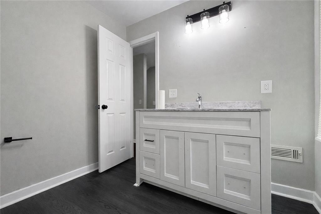5356 Biffle Road Property Photo 5