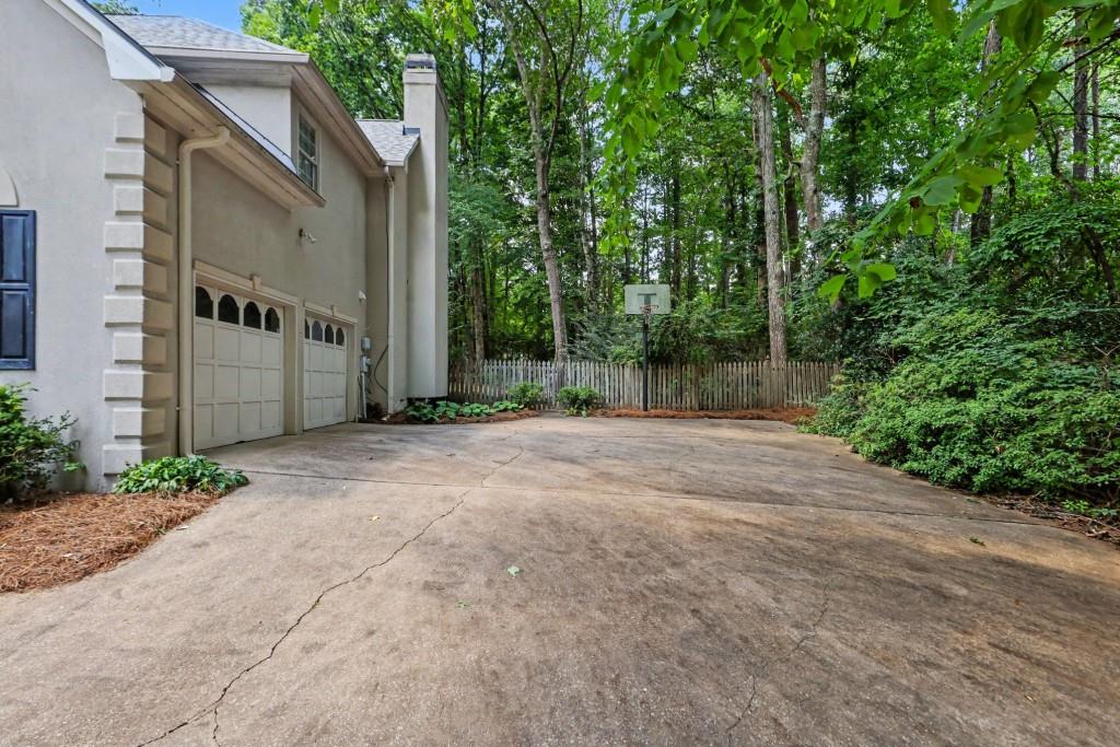 5155 Holly Springs Drive Property Photo 11