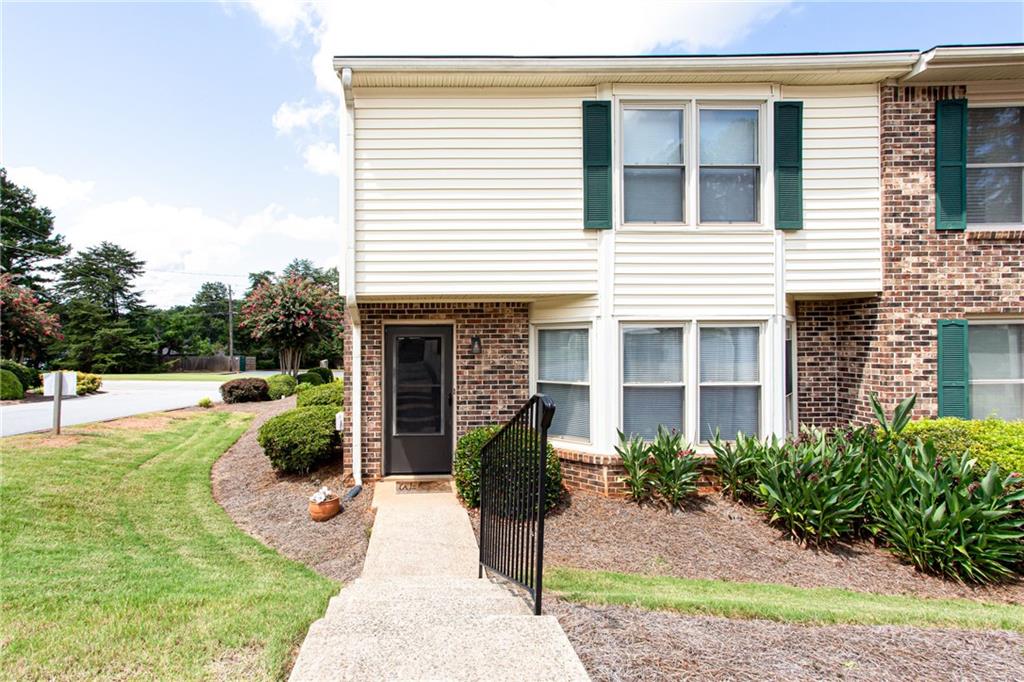 768 Longleaf Drive Property Photo 1