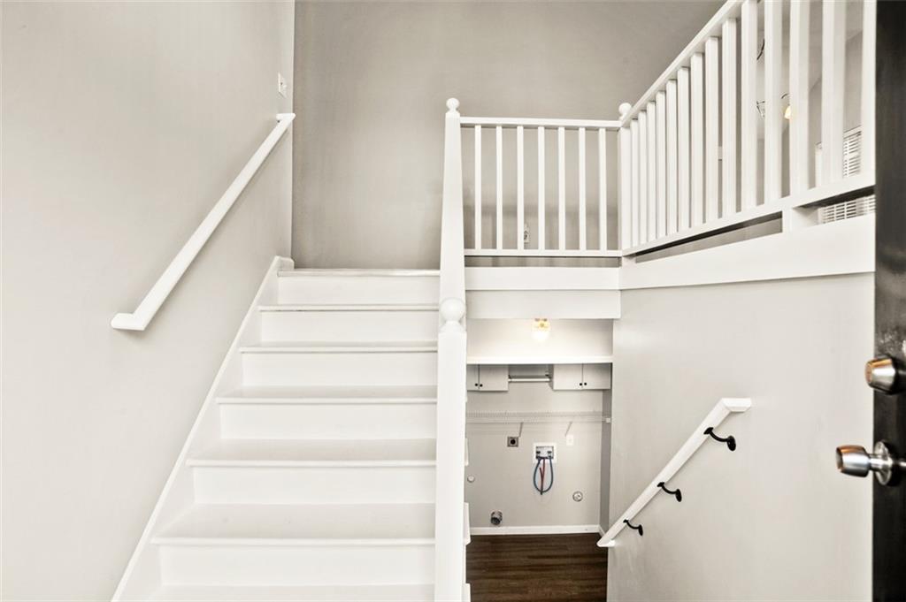 304 Ridge Hill Circle Property Photo 5