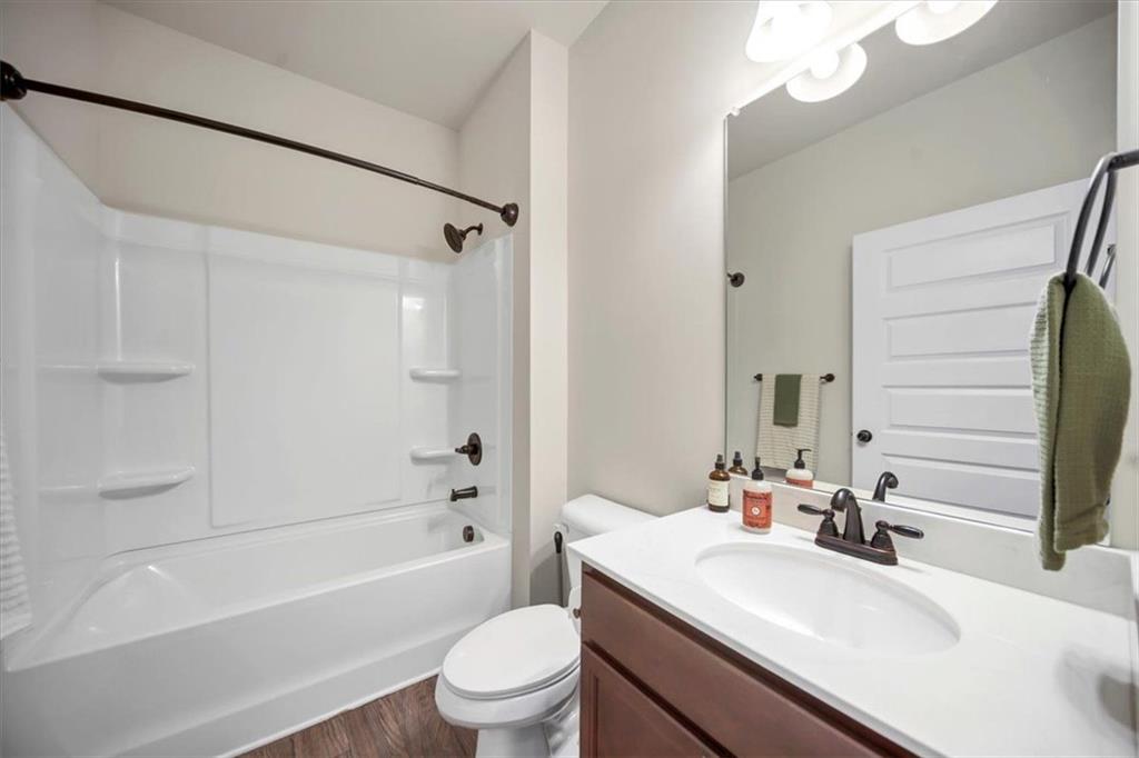221 Woodford Drive Property Photo 7