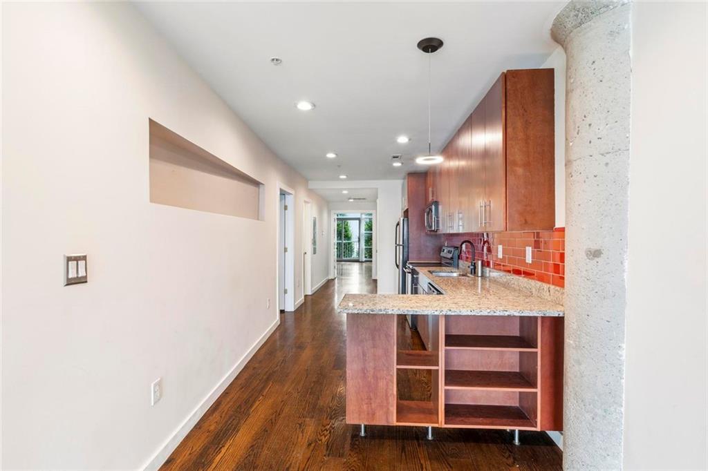 890 Memorial Drive Se Unit 207 Property Photo 11