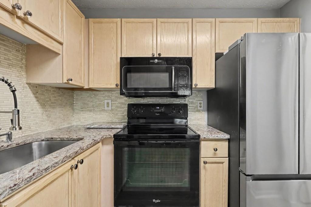 121 Bentley Place Property Photo 2