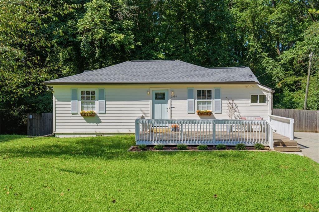 2538 Gordon Circle SE Property Photo 1