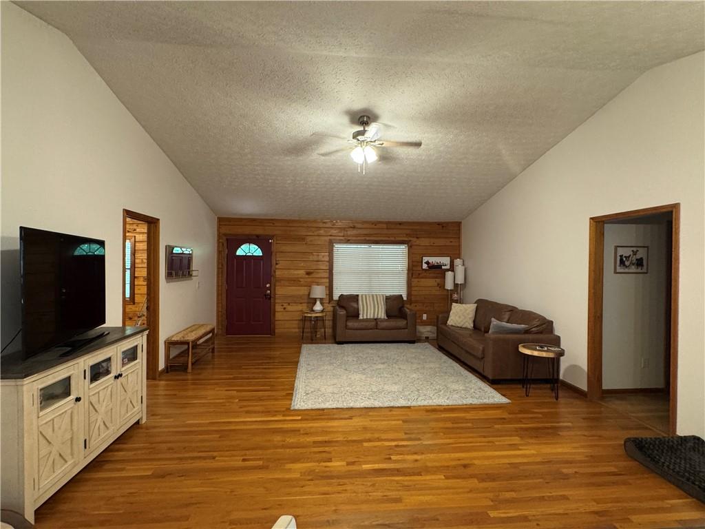 8911 Daerwater Drive Property Photo 6