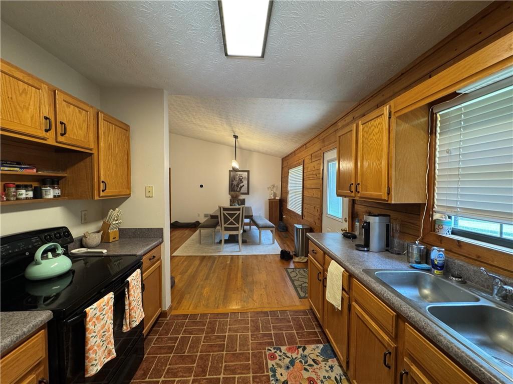 8911 Daerwater Drive Property Photo 8
