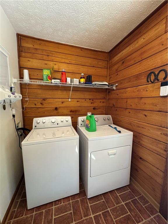 8911 Daerwater Drive Property Photo 9