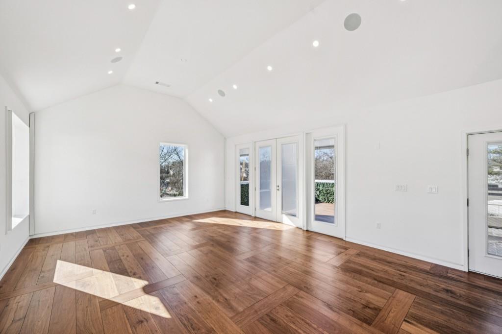 204 South Property Photo 6