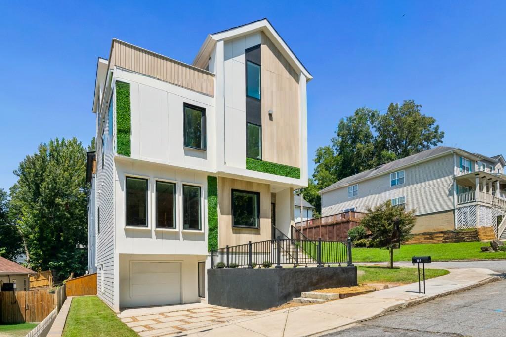 204 South Property Photo 9