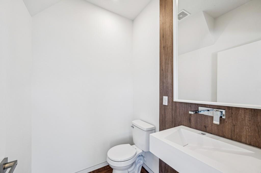 204 South Property Photo 32