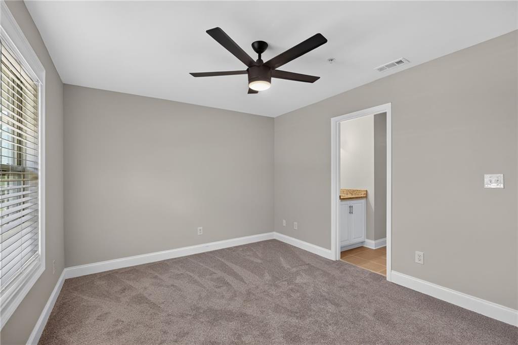 1 Villa Court Se Property Photo 17