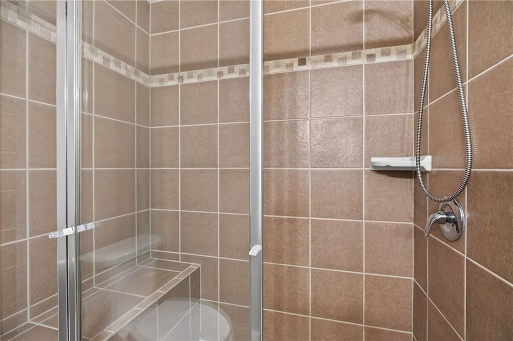 1 Villa Court Se Property Photo 19