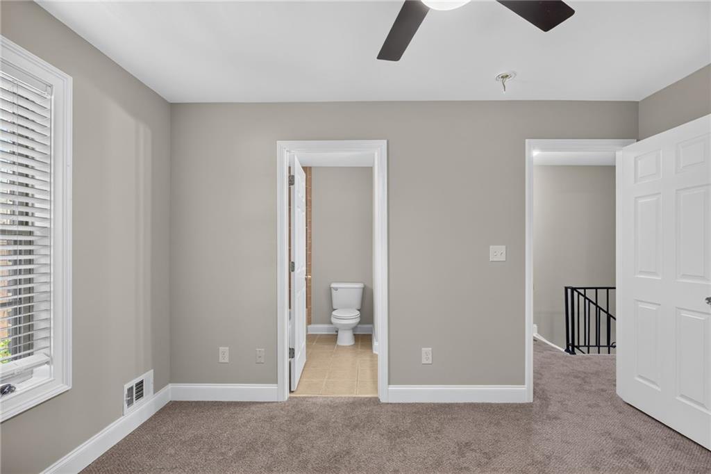 1 Villa Court Se Property Photo 20