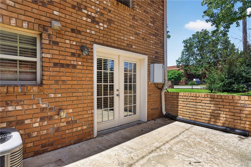 1 Villa Court Se Property Photo 24