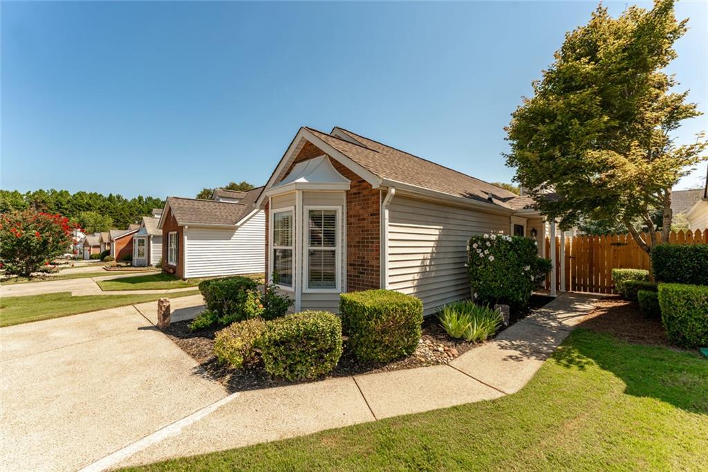 1318 Yorkshire Lane Property Photo 4