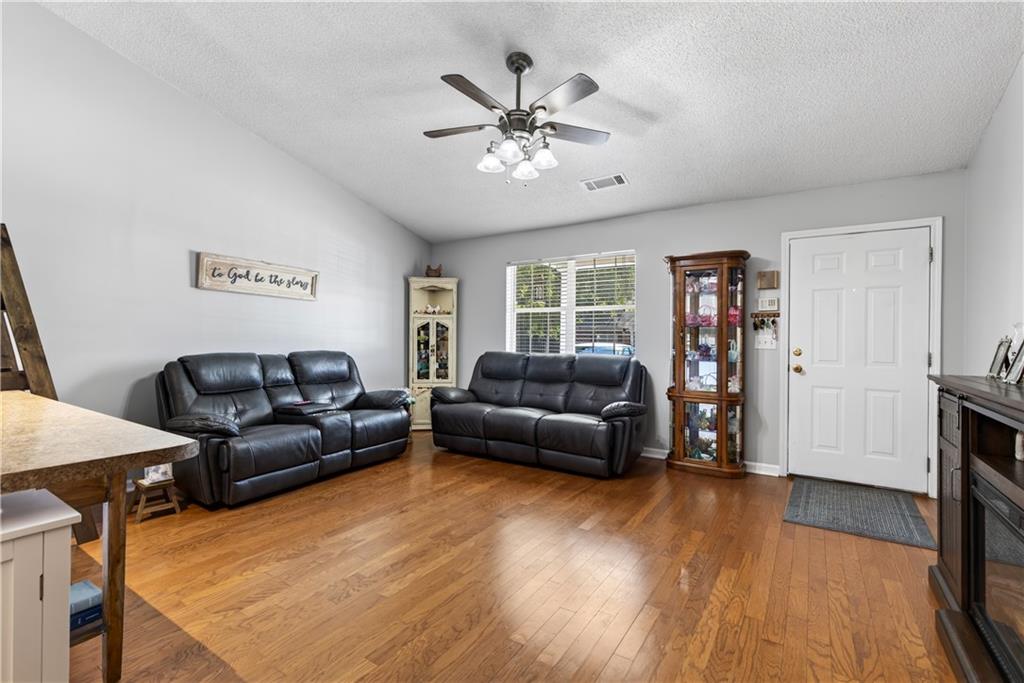 2915 Florence Drive Property Photo 4