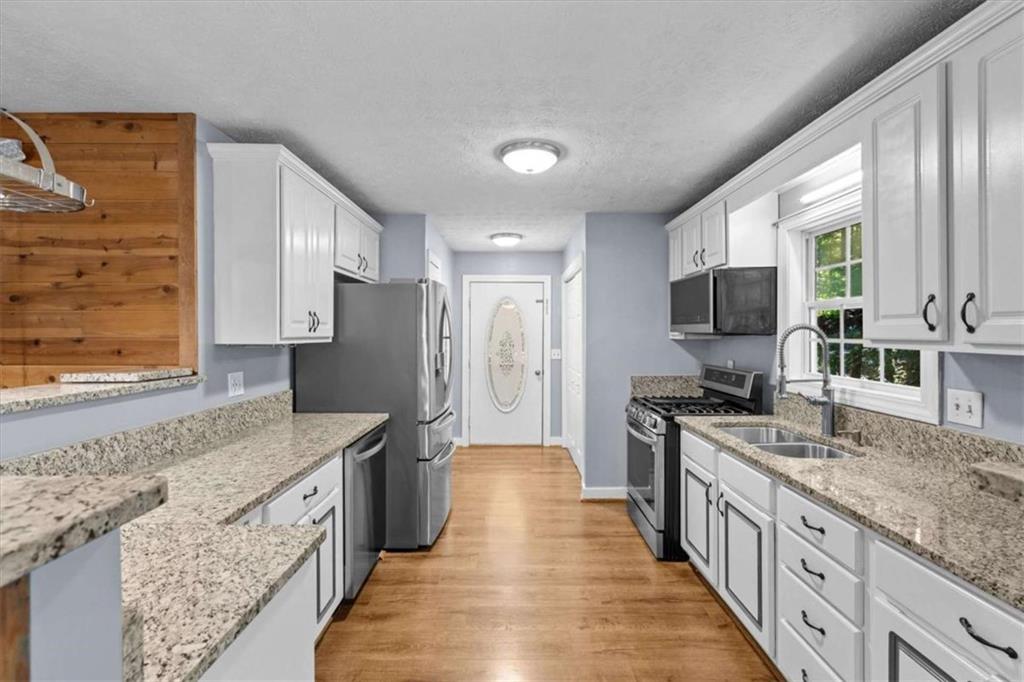9021 Lakeview Parkway Property Photo 6